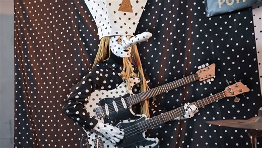 Angine de Poitrine built a microtonal double-neck guitar. Now the duo is blowing up online