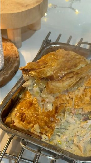 CHICKEN, BACON & LEEK PIE 🥧