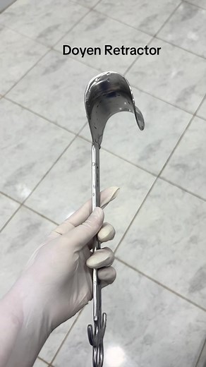 Doyen Retractor: Essential Surgical Instrument