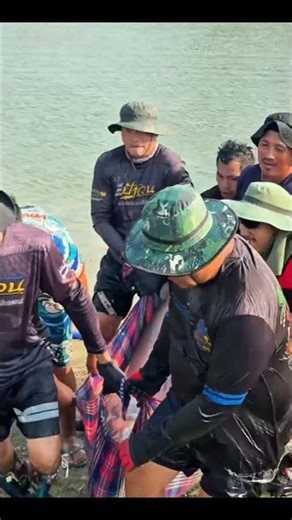 Catching a GIANT Cuttlefish in the Ocean… This Was INSANE! 🦑😱 #catchoftheday #fishingusa #crazycatch