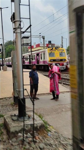 110 KMPH TRAIN RACE! 🤯 Dhano Dhanye Express vs Local Train #shorts