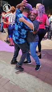 Así se baila el #chamame medio de costadito | Enzo Spahn