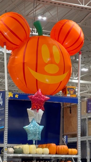 Lowe’s Has a GIANT Inflatable Mickey Pumpkin! 🎃🖤 | Halloween 202