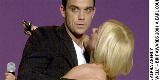 Oups, Robbie Williams flirte avec une spectatrice beaucoup trop jeune... le Zapping web