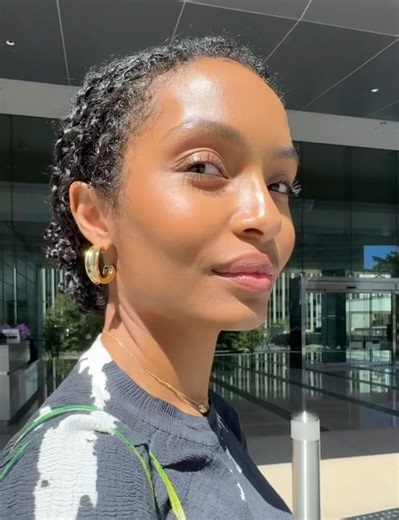 ‎Yara (يارا) Shahidi‎ on Instagram: "Thursday’s smile ⭐️"