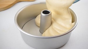 257K views · 2.5K reactions | COTTONSOFT CHIFFON How to make a super fluffy and pillowy soft Yogurt Chiffon Cake Here's what you'll need: 5 egg yolks 1/4 cup oil (60ml) 1/4 cup plain yogurt (60g) 1 tsp vanilla (5ml) 1 cup cake flour (100g) 1 tsp baking powder (5g) 1/2 tsp salt (3g) 5 eggwhites 1/2 tsp white vinegar or lemon juice or cream of tartar 1/2 cup sugar (100g) | Savor Easy | Facebook