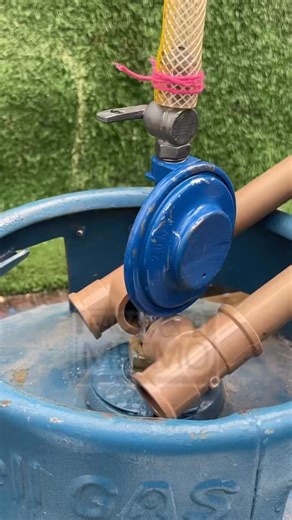 The perfect tool for fitting and removing the gas valve A simple trick that avoids damage and saves time! #USA #GasHack #PapainhaTips | Creative Tips