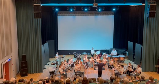 4.6K views · 47 reactions | En fin gjennomført Før-Fana konsert i dag og veldig kjekt at så mange tok turen for å høre på oss Høydepunktene stod i kø og ett av de var denne flotte duetten mellom principal og repiano⬇️ #BrassbygdaFitjar #dyktigekidz | Fitjar Skulekorps | Facebook