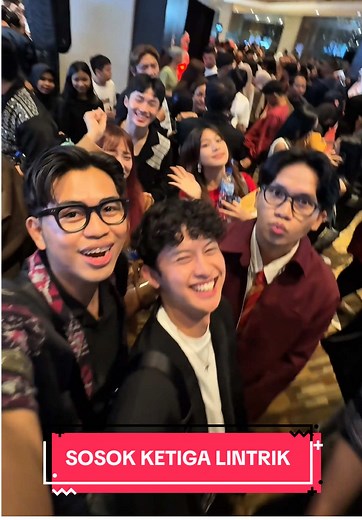 SOSOK KETIGA LINTRIK: Film Seram yang Keren