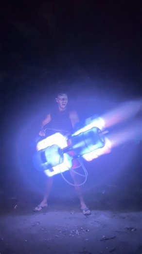 Justin Detres on Instagram: "Si llegan los Alien me llaman a Mi! #cannon #plasma #kaboom #boom #explosion"