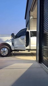 Made it to our air bnb. Ready for day 1 tomorrow at @lonestarthrowdown Fabricator - @rydmotorsports Powder - @columbiacoatings Wheels - @kg1forged 3” Spacers - @venum_wheel Tires - @furytires Calipers and rotors - @powerstopbrakes Drop box - @scsgearbox Alternator - @jsalternators Battery cables - @jeepcables 416 engine - @briantooleyracing Cold air intake - @sbfilters Coolant tank - @jackfabrication Headers - @speedengineering Valve covers - @motionraceworks Diff covers - @atsdiesel Rock lights