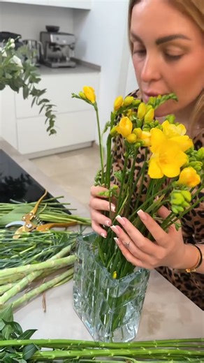 Sometimes we get stuck in our routines. We go to the same places, eat the same things, choose the same familiar scents… and we barely notice how little space we leave for anything new. But this time of year gives us the perfect excuse to welcome a bit of magic back into our lives. To add a small new touch to our home. To light a candle with a scent we’ve never tried before. To place a diffuser that transforms the mood of a room. Or to finally cook something we’ve always hesitated to try. Often i