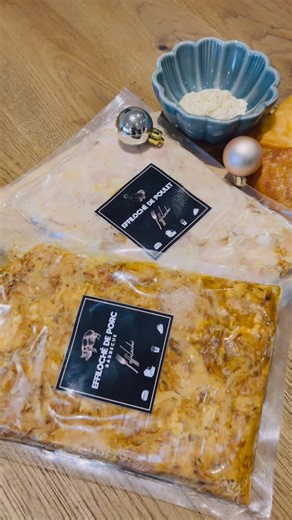 L’Effiloché Food Truck 🚍 on Instagram: "Besoin d’inspiration pour vos apéros de fêtes ? 🍾 Voici 3 idées de mise en bouche apéritives à préparer avec notre effiloché de porc et de poulet 🐷 🐔 -samoussas et roulés feuilletés savoyards 🧀 -toast à l’effiloché/mayonnaise truffée et oignons rouges pickles 😋 Idéales pour sublimer vos menus de fêtes de fin d’année ! ✨ Dites-nous en commentaire si ça vous tente ⬇️🥰 Bon appétit et bonnes fêtes ! 🥳 Recette samoussas savoyards: 1)Couper chaque feuill