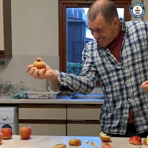 There's easier ways to make an apple pie, but Donnie Baxter from Scotland wanted to crush a record at the same time | Guinness World Records