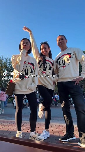 Exploring Disneyland Christmas Magic with Nicole Laeno