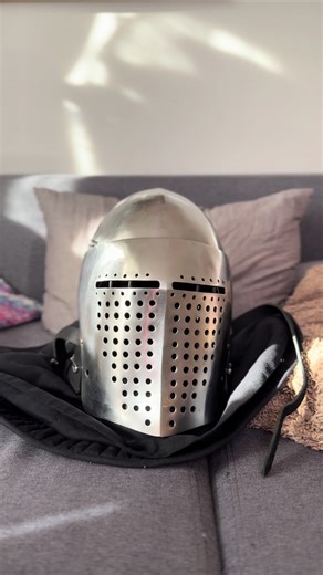I’m so happy I found the perfect helmet straight off the shelf. I could skip the year long waiting time and all. Thanks to @MedievalExtreme #buhurt #armour #helmet #knight #medievaltiktok