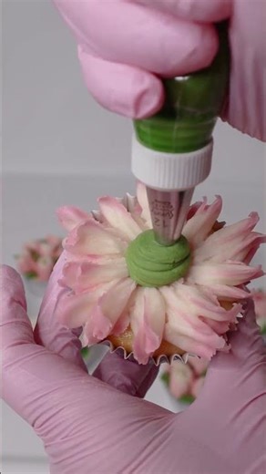 Making Pastel Wedding Cupcakes 🌸 Light Pink & White Florals