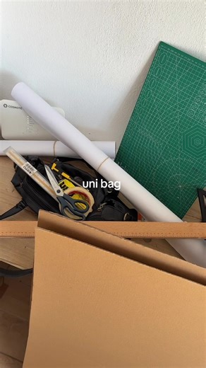 Essential Uni Bag Items for Students