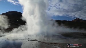 Conoce Chile multipaisaje: viaja a los mágicos paisajes de San Pedro de Atacama, a la maravillosa Isla de Pascua, a la capital de Chile, Santiago; disfruta de la arquitectura y colores de Valparaíso, conéctate con la naturaleza en Torres del Paine, Puerto Varas y Puerto Montt. Chile son todos los paisajes del mundo en un solo país! 😎😃 https://goo.gl/FEoTsT | Visitchile.com