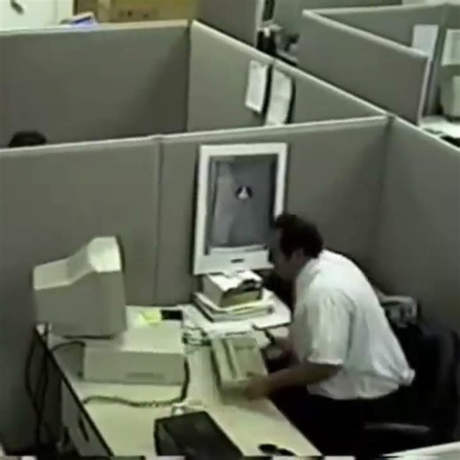 Angry German Kid's Dad Smashes his Computer