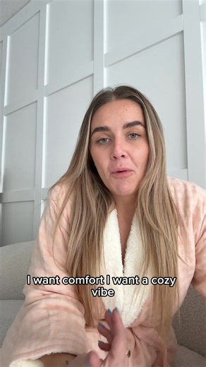 Your new favorite part of the day? The moment you slip this on. When the world finally slows down, this is the robe you’ll want to reach for. The Fleece Cotton Spa Robe turns ordinary moments — morning coffee, quiet evenings — into something softer and more peaceful. Made in Turkey from 100% long-staple cotton, it’s comfort you can truly feel: ✨ Cloud-Soft Feel: Garment-washed for instant coziness. 🌿 Natural Comfort: Pure cotton, breathable and warm. ☁️ Light Yet Plush: Cozy without the bulk. �