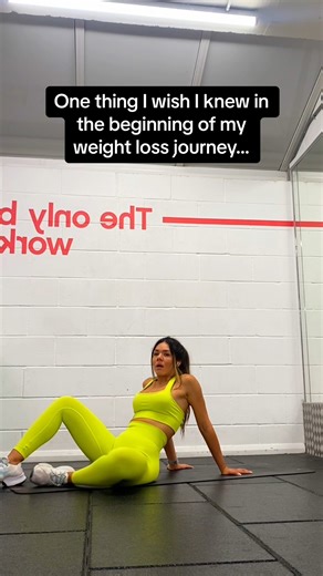 12K views · 39 reactions | Belly Fat Loss is a combination of calorie deficit and exercise GLOW UP challenge starts on 4th Jan, join my community on RISE BY EVELYN, send your photos privately to me and let's workout LIVE together. Join now to familiarise yourself with the workouts and nutrition. #hybridathlete #pilatesworkout #pilatesbody #homeworkout #workoutvideos | Evelyn Turina | Facebook