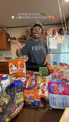 Spent 1.5 hours in the grocery store…. I love that place😂💚 @krogerco #medicalmom #groceries #groceyshopping #medicalmomma #lowincomebudget #lowincomefamilies #lowincomemoms #budgetingtips #budgetfriendlyliving #budgetfriendlymeals #budgetfriendly #monthlyshopping #foodshopping #mealideas #groceriesshopping #momssupportingmoms #medicalmomsofig | Domonique Woods