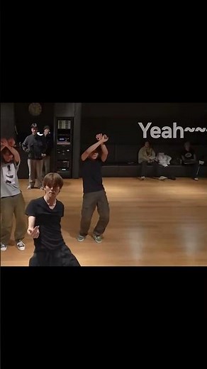 R5 performing ‘MOVE’ in front of T5!😂 #TREASURE #트레저 #kpop #shorts #fyp