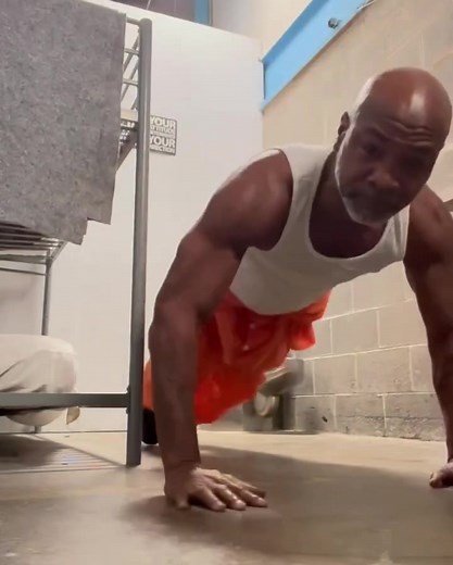 #RunTheYardChallenge I still got it, who can hang with? Who can hang through the firsr verse? Especially my Ladies too !! Were selecting a few for free merch! Use the hashtag #jtmoney #gettemj #fitness #workout #pushups