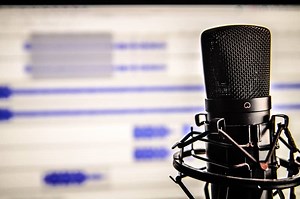9 Best Microphones For Female Voice-Over (Every Budget) - Perform Wireless