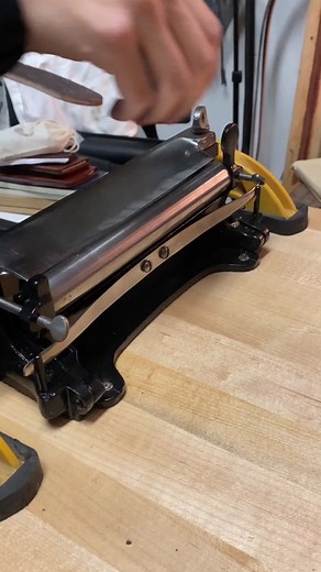 Using one of my favorite tools to split leather. This thing skives belts like butter! #leathertools #toolsofthetrade #fullgrainleather #leatherbelt #leathersplitting