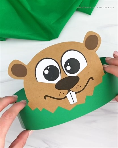 A fun & simple idea for Groundhog Day! Use the printable 👇 | Simple Everyday Mom