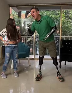 6M views · 12K reactions | Como que no sirvo de maestro de baile  se aloko la @yaraacostamx y eso se descontrolo!!! | Aarón Acosta Mx | Facebook