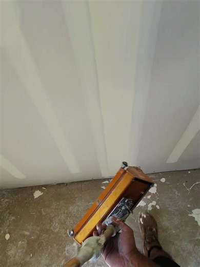 Achieving Smooth Walls and Ceilings with Skim Coat