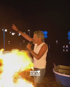 Bei „Schlagerlagerfeuer- Die Strandparty 2020“ hatte Matthias Reim jede Menge Familie im Gepäck – und Erinnerungen an seine Jugendzeit, musikalisch verpackt in „Deep Purple und Led Zeppelin“. Hier noch einmal der gesamte Auftritt: 👉https://youtu.be/Y3LhTfxcdj4 | Mein Herz schlägt Schlager