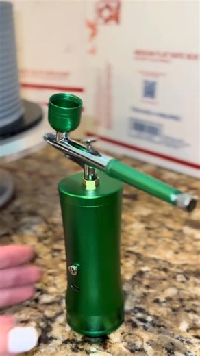 401 reactions · 17 shares | ✨ Libérez votre créativité avec notre aérographe rechargeable ! Parfait pour le #NailArt, le #Modélisation, le #Maquillage et la #DécorationDeGâteaux. Fluide, précis et sans fil pour tous vos projets artistiques !  #Aérographe #DIYArt https://t.site/47euUfF | Comfy-vibes.shop | Facebook