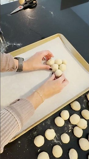 Fast Christmas Tree Pull-Apart Bread: Bake it Easy