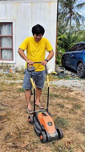 That's not a remote-controlled car!! #shortvideo #cleaning #lawnmower #shortclip