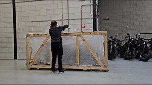 1K views · 30 reactions | Een Indian Springfield uitkratten met de grootste zorg. Dat kun je met een gerust hart overlaten aan onze deskundige collega's 朗 ----- Déballer un Indian Springfield avec le plus grand soin. C'est un travail que tu peux laisser à nos collègues experts 朗. #Unboxing #IndianSpringfield #IndianMotorcycle #IndianMotorcycleBenelux #Bagger #BaggersofIG #Baggernation #Baggers #unboxingvideo | Indian Motorcycle | Facebook