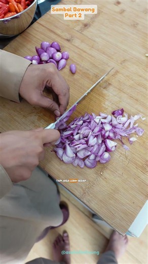 Shallots make chili garlic sauce more delicious and balanced