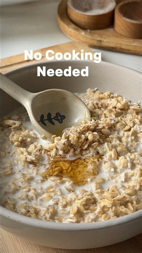 Overnight Oats 🥣 easy healthy breakfast #healthyrecipes Recipe below! ⬇️