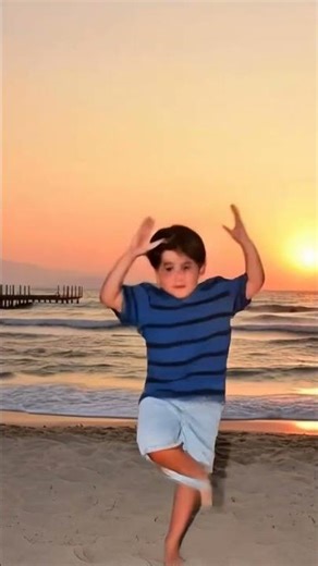 Petit-intello danse sur la plage