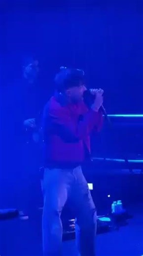 Louis Tomlinson singing Lazy at #ONOLondon #louistomlinson #fyp #viral #youtube #shortviral