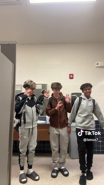 Close the door.. #dailytiktok #dance #school #bathroom | dancing