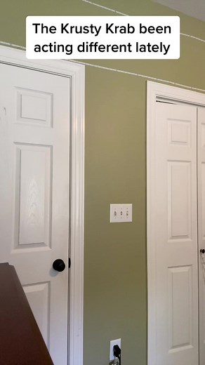 SpongeBob SquarePants - Squidward vs Mr. Krabs Drama