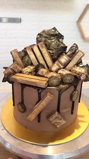 Cake Dripping Tutorial with Chocolate and Gold Decor