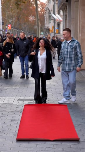 Heidi -Model, Artist and Creator in Barcelona- on Instagram: "my first red carpet ❤️ #barcelonamodel #modelbarcelona #barcelonamodels #curlymodel #ugccreator"
