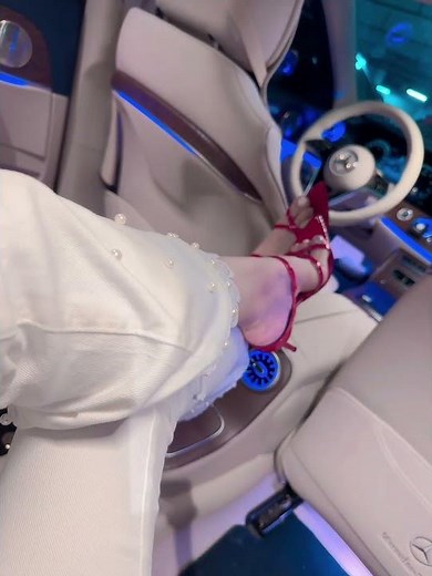 Red Lore ❤️ | Walking Home in Style with Bold Red Toes & Summer Sandals #toebeauty #sandalfashion