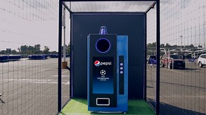 2.6M views · 110 reactions | Insert Goal. La primera vending machine que te lleva a la final de la UEFA Champions League. | Pepsi | Facebook