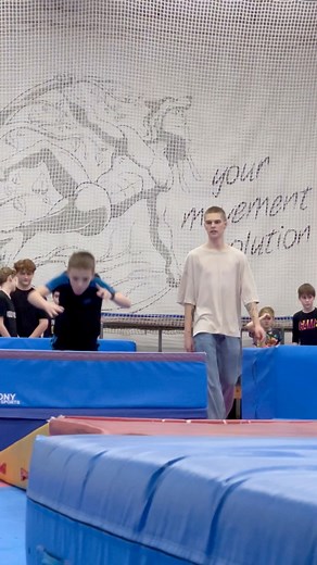 Skill Lab - miesto, kde môžete zlepšiť svoju silu, obratnosť a rýchlosť. Spoločne prekonávame prekážky, zabávame sa a rozvíjame svoje pohybové schopnosti. Stále máte možnosť prihlásiť sa do bežiacich kurzov. 🤸🥰Vďaka našim vedeným PARKOUR tréningom, ktoré realizujeme po celom Slovensku - v Poprade, Nitre, Bratislave, Košiciach, Kežmarku, Hlohovci a Piešťanoch, majú deti možnosť stať sa naozajstnými majstrami v akrobacii a parkoure. Naše tréningy môžu navštevovať deti od 4 rokov, pričom horná hr